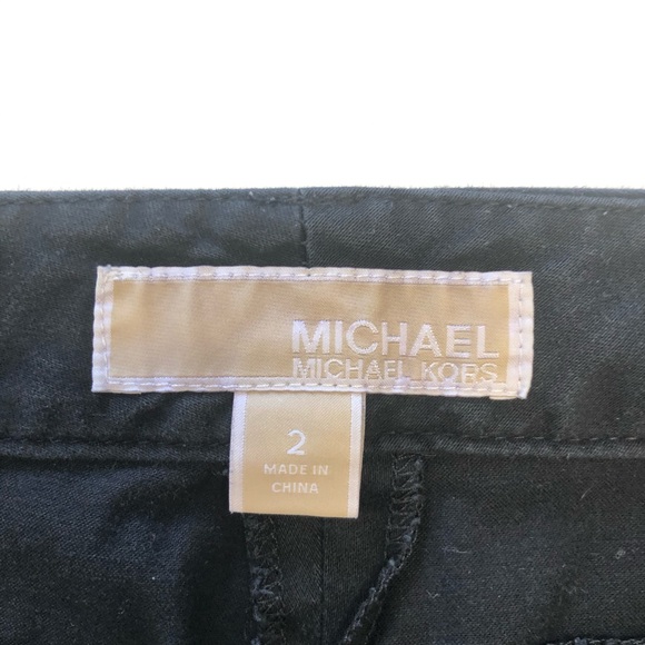 Michael Kors Front Zipper Pocket Detail Shorts - Picture 3 of 8